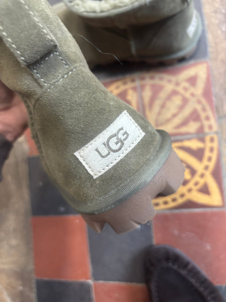 UGG 5